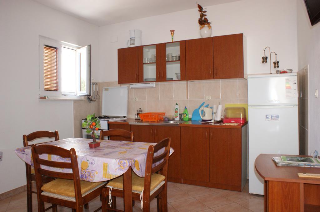 Apartments Kairos - Bili 9 Kaštela Exteriör bild