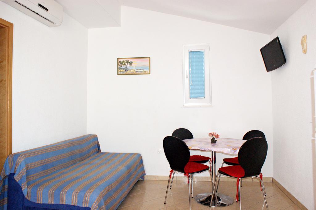 Apartments Kairos - Bili 9 Kaštela Rum bild