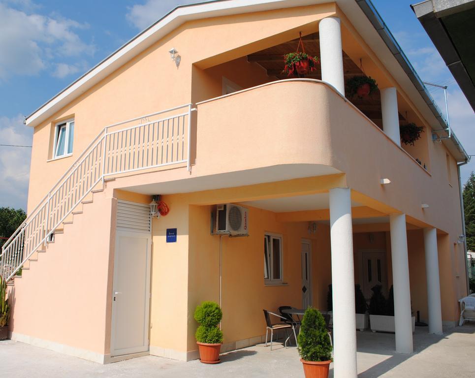 Apartments Kairos - Bili 9 Kaštela Rum bild