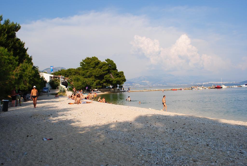 Apartments Kairos - Bili 9 Kaštela Exteriör bild