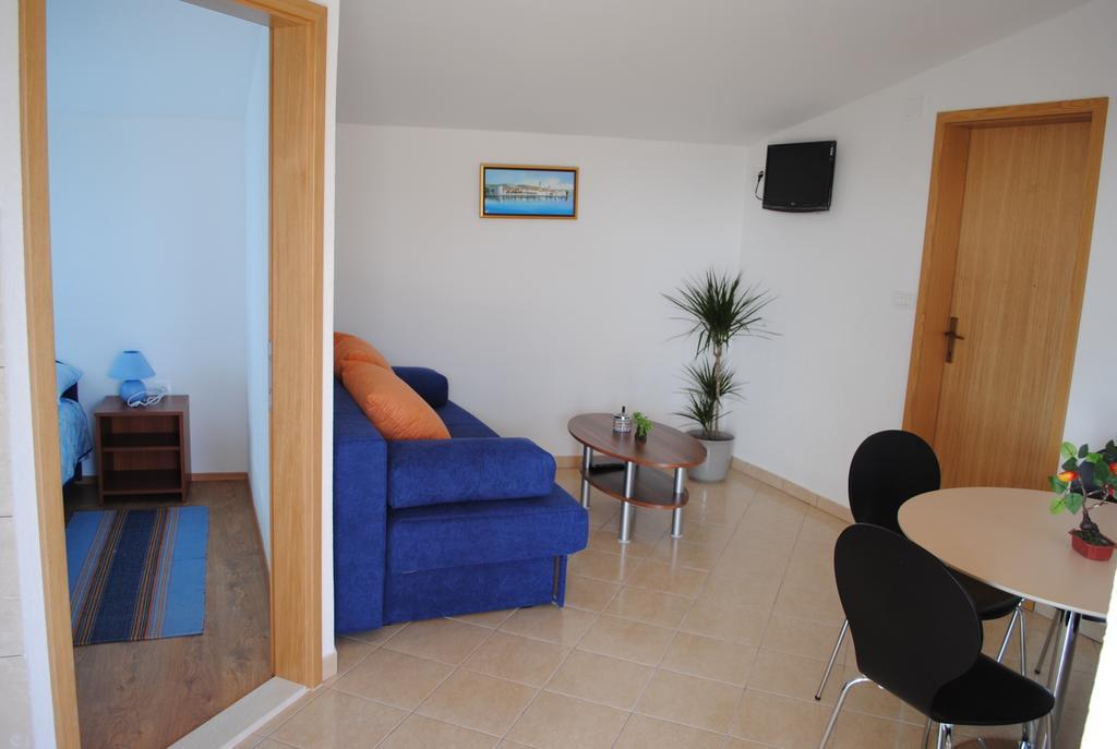 Apartments Kairos - Bili 9 Kaštela Rum bild