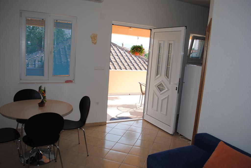 Apartments Kairos - Bili 9 Kaštela Rum bild