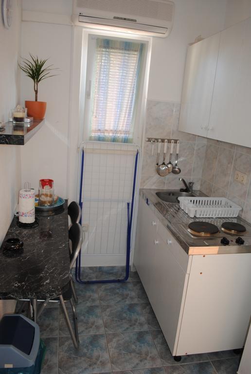 Apartments Kairos - Bili 9 Kaštela Rum bild