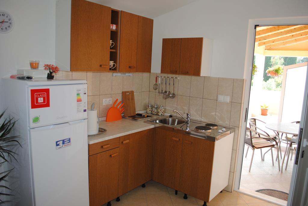 Apartments Kairos - Bili 9 Kaštela Exteriör bild